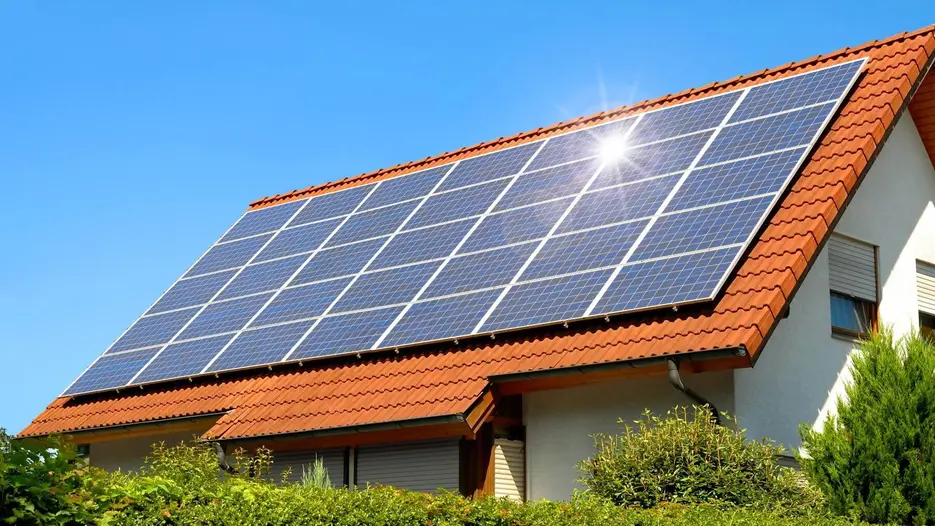 schraegdach-mit-pv-1800x1012-935x526